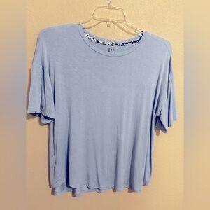 Gap Women’s Lt blue short sleeve tee